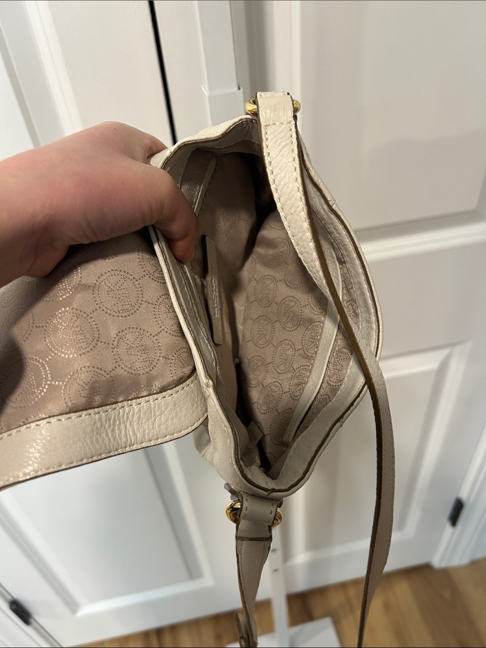 Michael Kors Crossbody - Picture 4 of 4